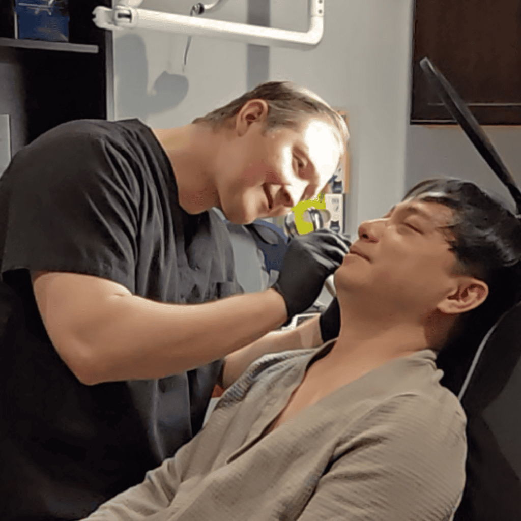 lipoma-removal-portland-doctor-von-plitt Dr. Von Plitt examines patient for a consultation for lipoma removal and lump under skin